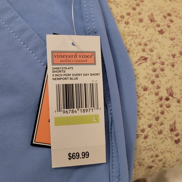 Vineyard Vines size 4 - brand NWT - Picture 1 of 3